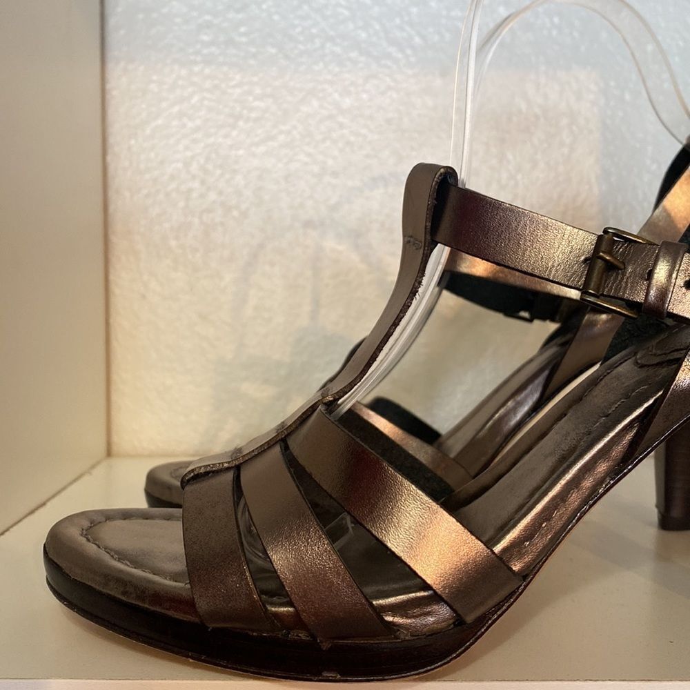 Boden Womens Metallic Pewter T Strap Heel Sandals - Picture 5 of 14